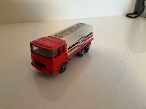 Miniature majorette - miniature,