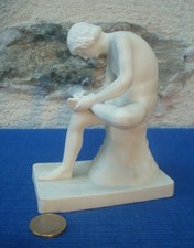 V56 Figurine Statuette Biscuit