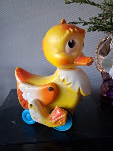 Jouet canard sur roulette