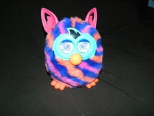 FURBY RAYURES DIAGONALESROSE,VIOLET,ORANGE 2013 S'ALLUME MAIS NE PARLE PA HASBRO
