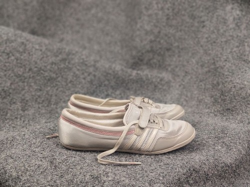 Adidas vintage y2k style white - vintage,