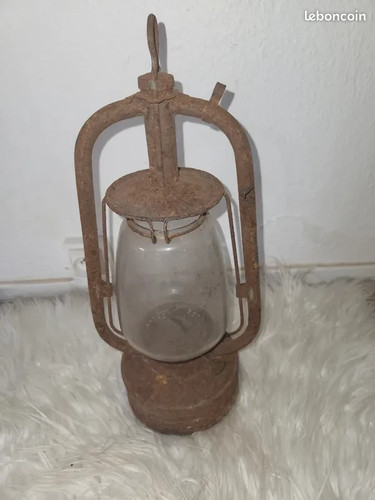 Ancienne lanterne pétrole - à,