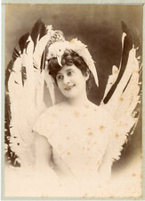 Mode, Femme en robe de soirée avec plumes, ca.1895, Vintage albumen print Vintag