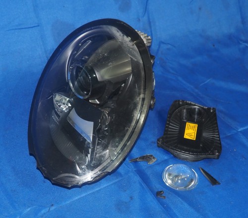 Badly damaged projecteur - damaged",