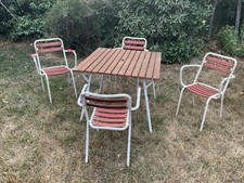 Salon de jardin entièrement en fer et lattes rouge   années 1950 à retaper