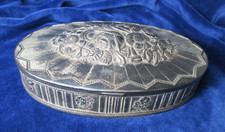 Ancienne Boîte En Fer Art Déco Pour Pralines Et Biscuits