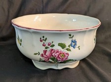 Saladier ancien décor floral, reproduction modèle Vieux Saint Amand 1713