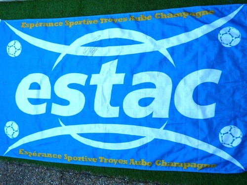 Drapeau signé estac troyes - signé,