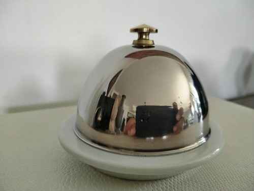 Joli petit beurrier cloche