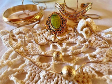 Lot mixte 4 bijoux bracelets collier sautoir broche plaqué or