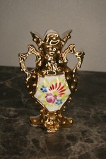 petit vase d'église en porcelaine dorure et décor floral hauteur 12 cm