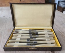 Ensemble de 12 couteaux