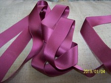 Ancien ruban en satin. Superbe qualité. Années 50.  Au mètre. Vieux rose. N°20