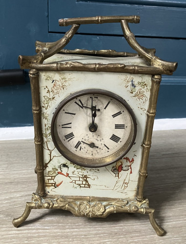 Jolie petite pendulette - jolie,