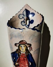 Vase cornet mural en