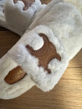 CELINE  slides triomphe pantoufle en shearling tres bon etat couleur beige