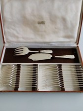  Ménagère à Poisson en