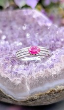 Bague en or blanc centrée