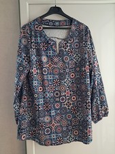 Tunique neuve taille 46 -48 bleu à motif