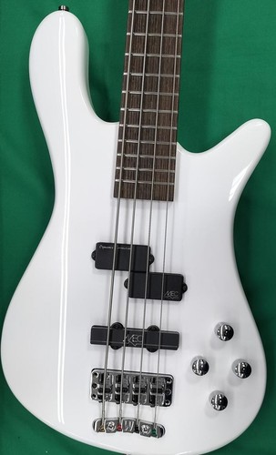 Guitare basse électrique