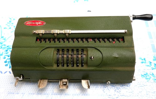 Ancienne machine calculer - machine,
