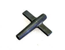 ancienne clé de jouet ,voiture ,train ,avion en tole ,carré 4mm + 5,5mm (6)