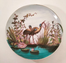 Assiette ancienne en porcelaine à décor naturaliste de hérons, vers 1900 ?