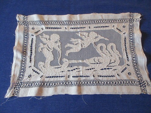 Dessus coussin ancien à - de,