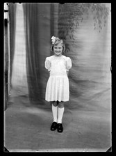 Portrait studio petite fille enfants  - ancien négatif photo an. 1940