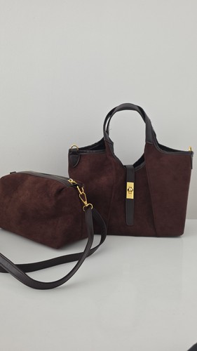 Deux sacs daim adaptés à - deux,