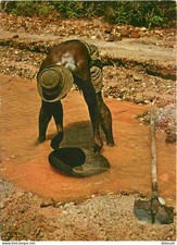 Guyane - Orpailleur à la bâtée - CPM - Voir Scans Recto-Verso