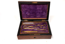 Boîte à compas vintage -