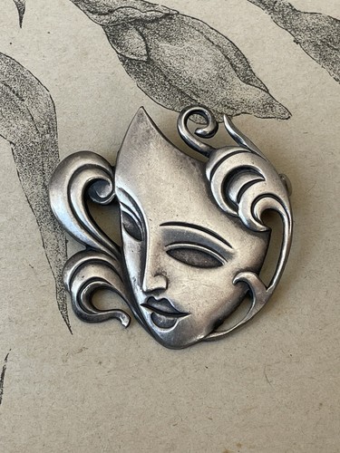Charmante broche ancienne - charmante,