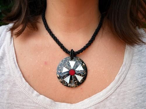 Collier kunang - kunang, en