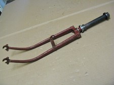 Ancienne fourche avec patte fixation dynamo de vélo Terrot pour roue 650