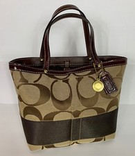 Coach Khaki Signature with