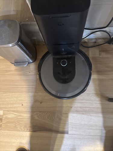 Irobot roomba robot vacuum - roomba, i7+