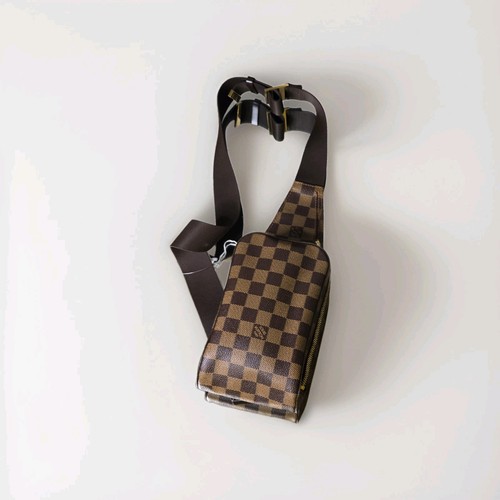 Louis vuitton damier - louis, ebene