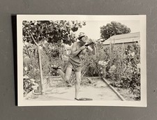 PHOTO ancienne Homme Retraite Drole Gag Funny Masque Tuba Palmes Fusil Fleurs