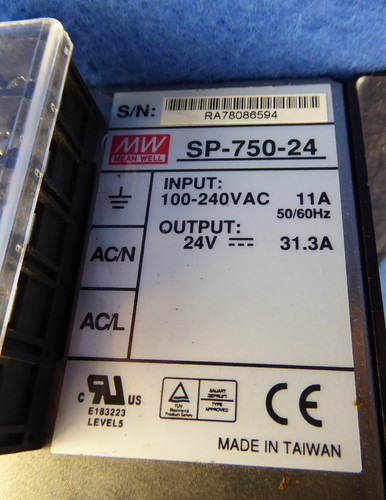 Source courant alimentation - source, de