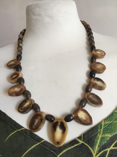 Collier ancien corne zébu