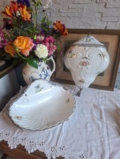 ancienne fontaine émaillée au décor floral