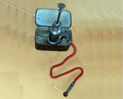 Pompe lavement vintage dans - vintage,