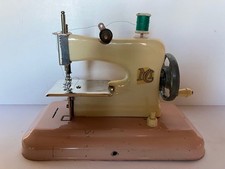Machine à coudre pour enfant " Ma Cousette" poupée Années 1950