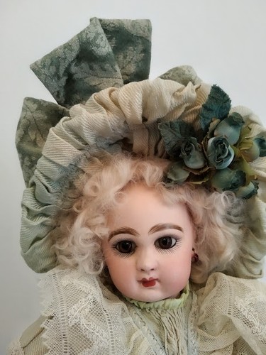 Poupée ancienne petite