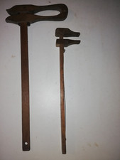 LOT DE DEUX  OBJET  BOIS PEDIMETRE SERRE JOINT