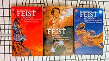 Raymond E. Feist  lot de 3 volumes Krondor  J'ai lu
