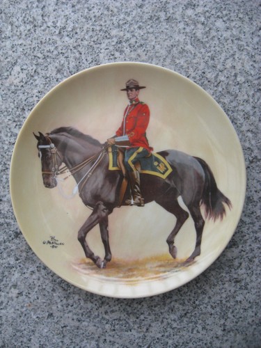 Assiette murale porcelaine - ,