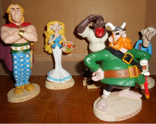 Lot figurines personnages - 6,