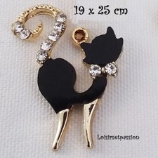 BRELOQUE / CHARM, CHAT NOIR, Queue et noeud en strass cristal, métal doré, 127